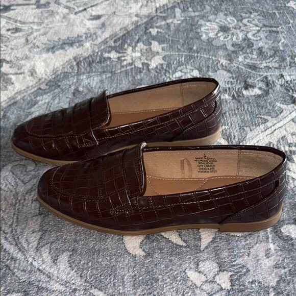 Old Navy 7 Glossy Brown Crocodile-Embossed City Loafers - Picture 4 of 9